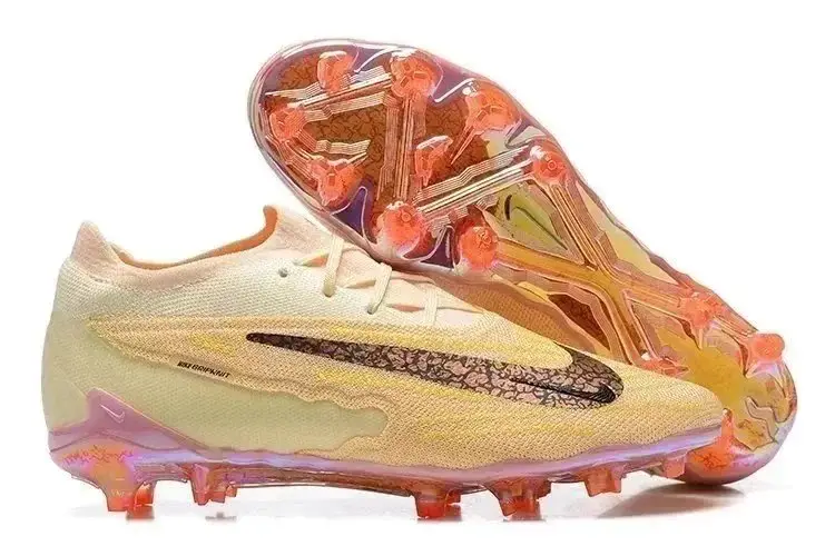 NIKE Football Boots 3